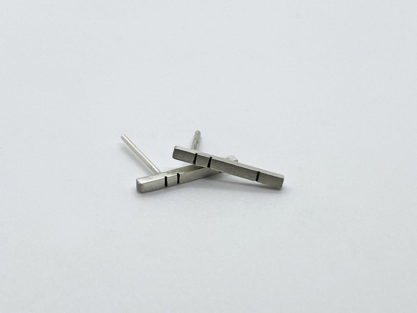taraelaina silver stick stud earrings long