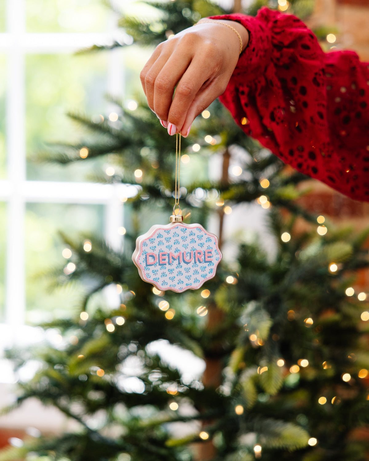 Scallop Ornament - Demure