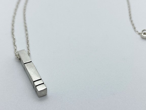 Linear Essentials Pendant Necklace