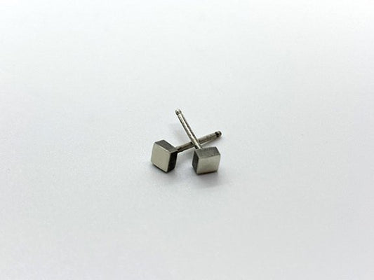 taraelaina silver square stud earrings