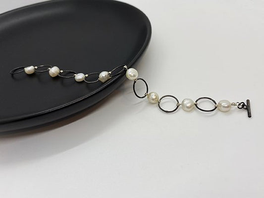 Black silver circle pearl chain bracelet